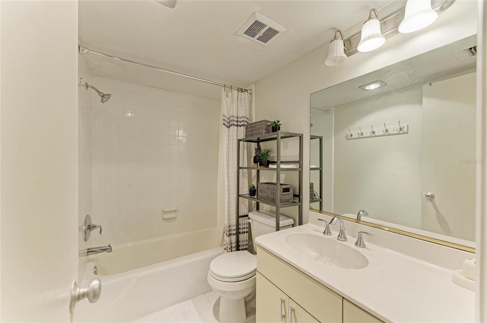 BAY TREE CLUB - Residential