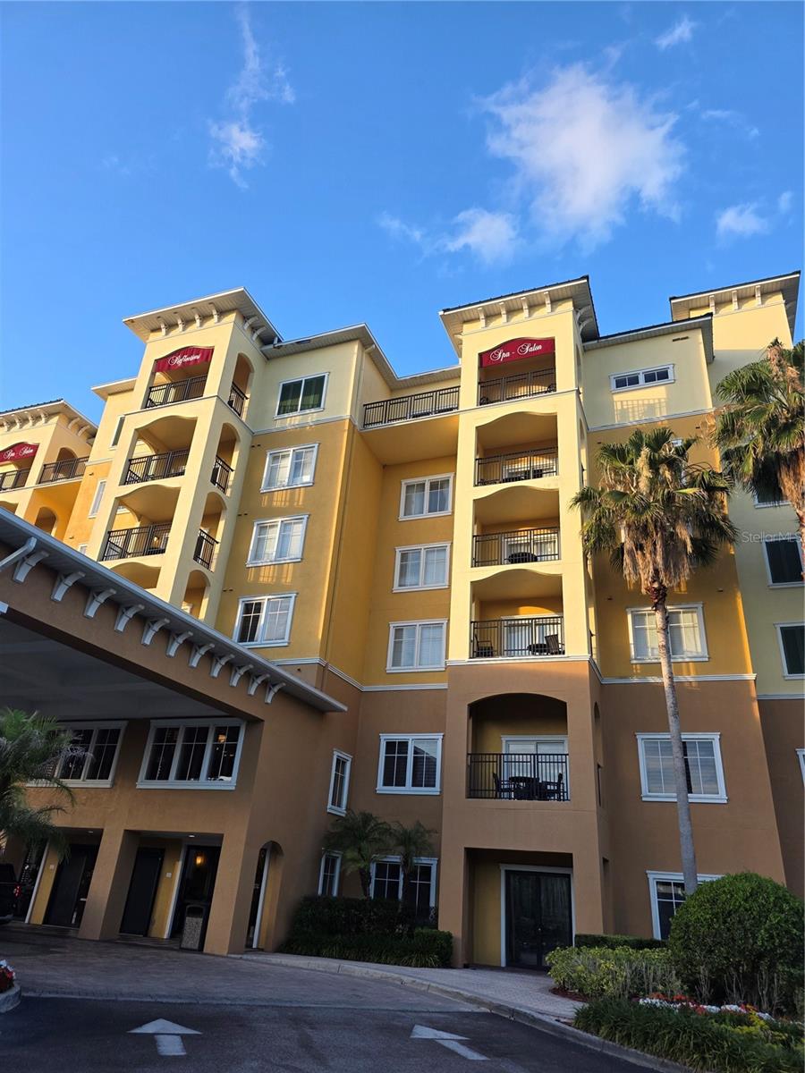 Location, Location, Location. It is not only the location of this place, but its location within the resort, which boast some of the best views making it a more desireable place to stay. Come see the cozy well maintained place.
Amazing pool, and amenities, 24 hrs. front desk with a fitness center, play area, restaurant, lounge bar, concierge services and much more.