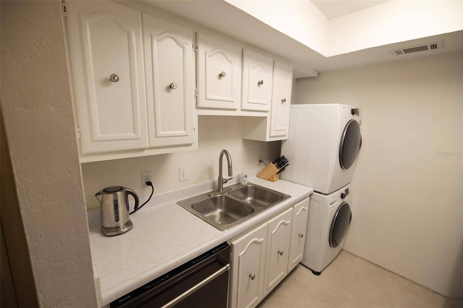 SANDLEWOOD CONDO - Residential
