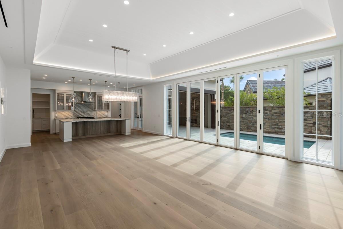 GOLDEN OAK FLORIAN PARK CONDOMINIUM - Residential