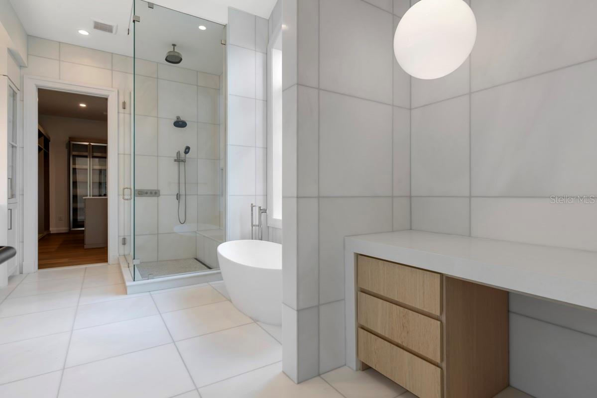 GOLDEN OAK FLORIAN PARK CONDOMINIUM - Residential