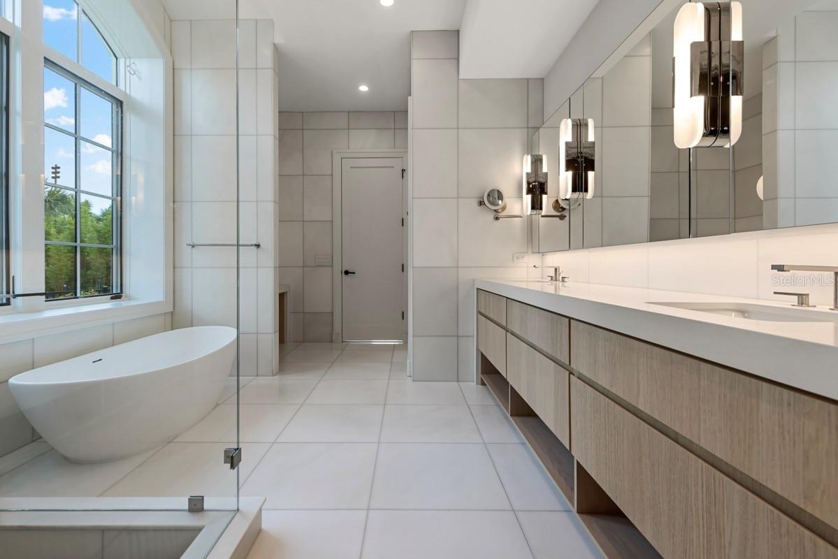 GOLDEN OAK FLORIAN PARK CONDOMINIUM - Residential