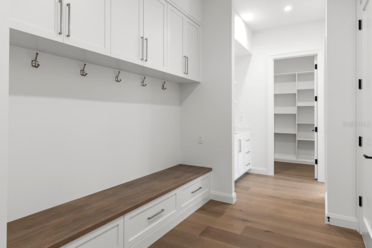 GOLDEN OAK FLORIAN PARK CONDOMINIUM - Residential
