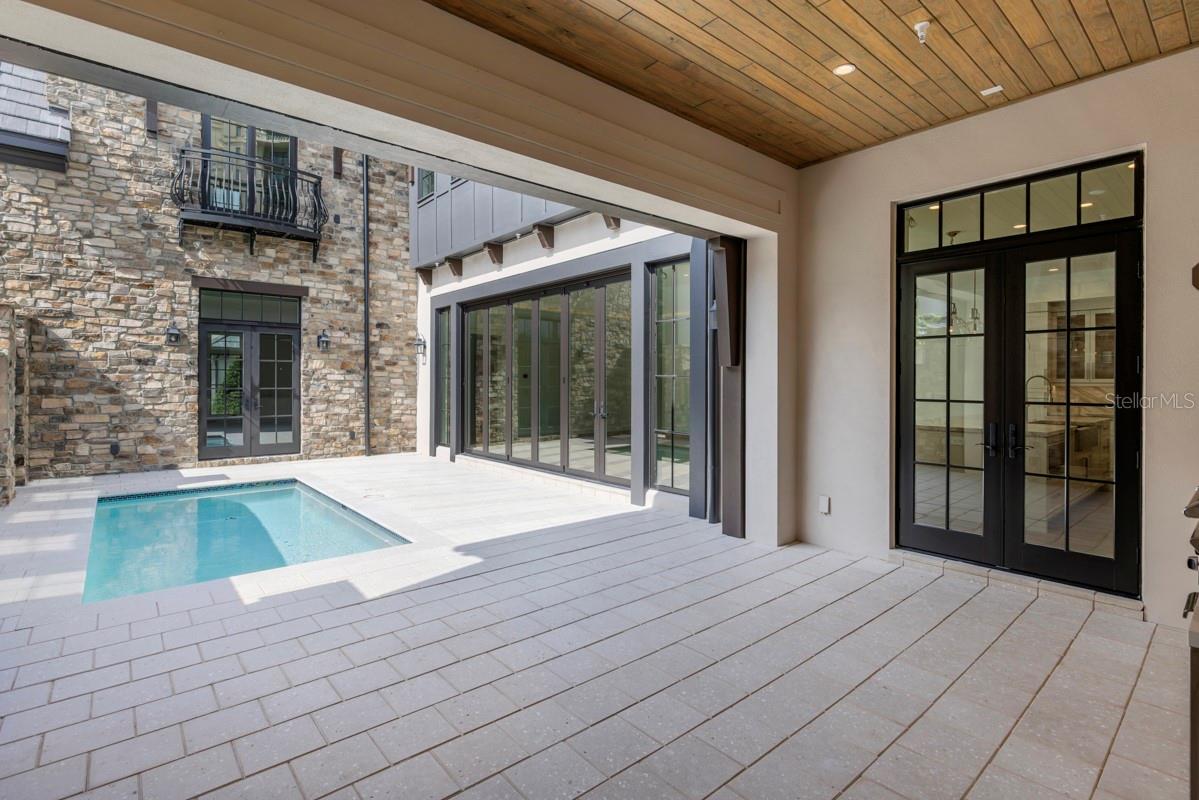 GOLDEN OAK FLORIAN PARK CONDOMINIUM - Residential