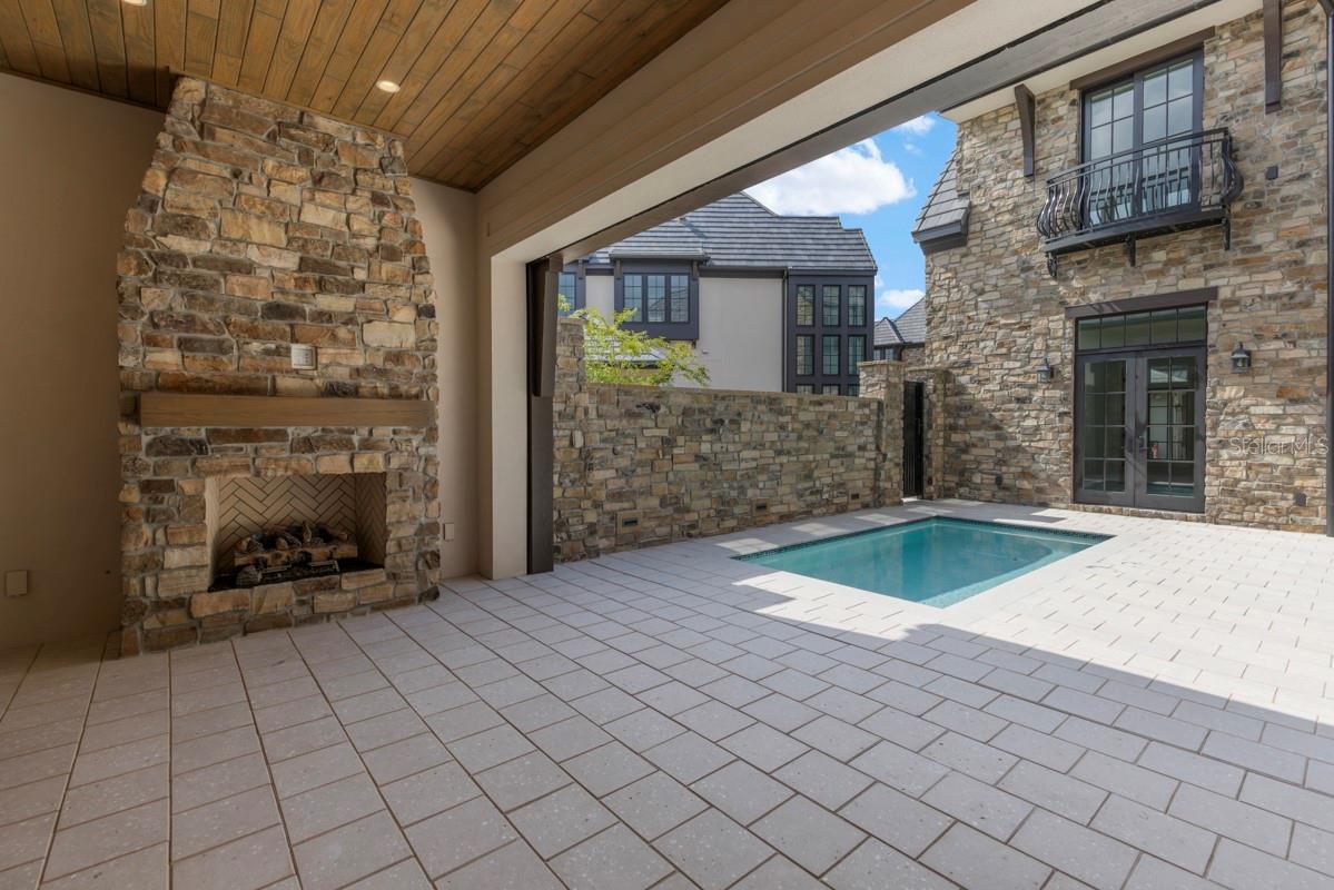 GOLDEN OAK FLORIAN PARK CONDOMINIUM - Residential