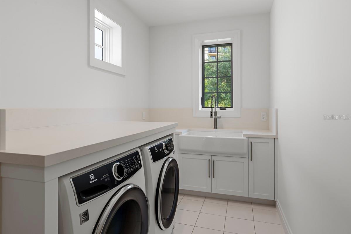 GOLDEN OAK FLORIAN PARK CONDOMINIUM - Residential