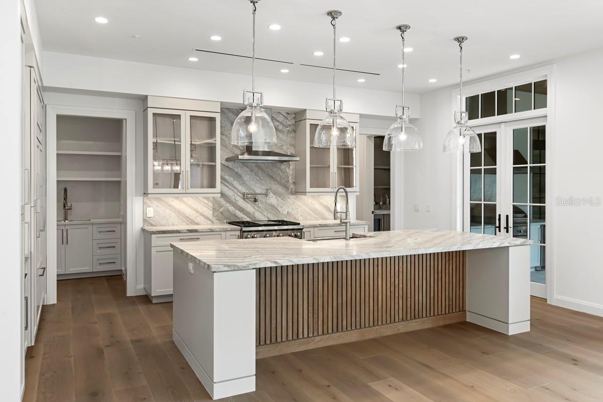 GOLDEN OAK FLORIAN PARK CONDOMINIUM - Residential