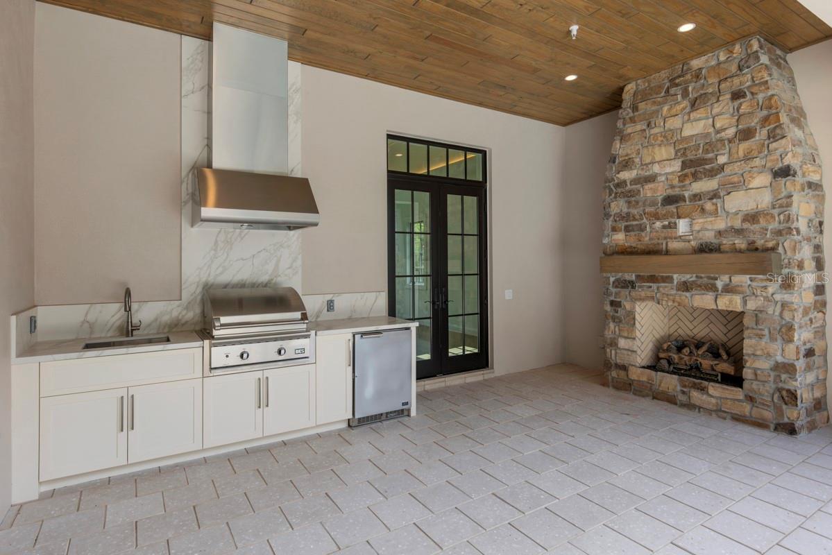 GOLDEN OAK FLORIAN PARK CONDOMINIUM - Residential