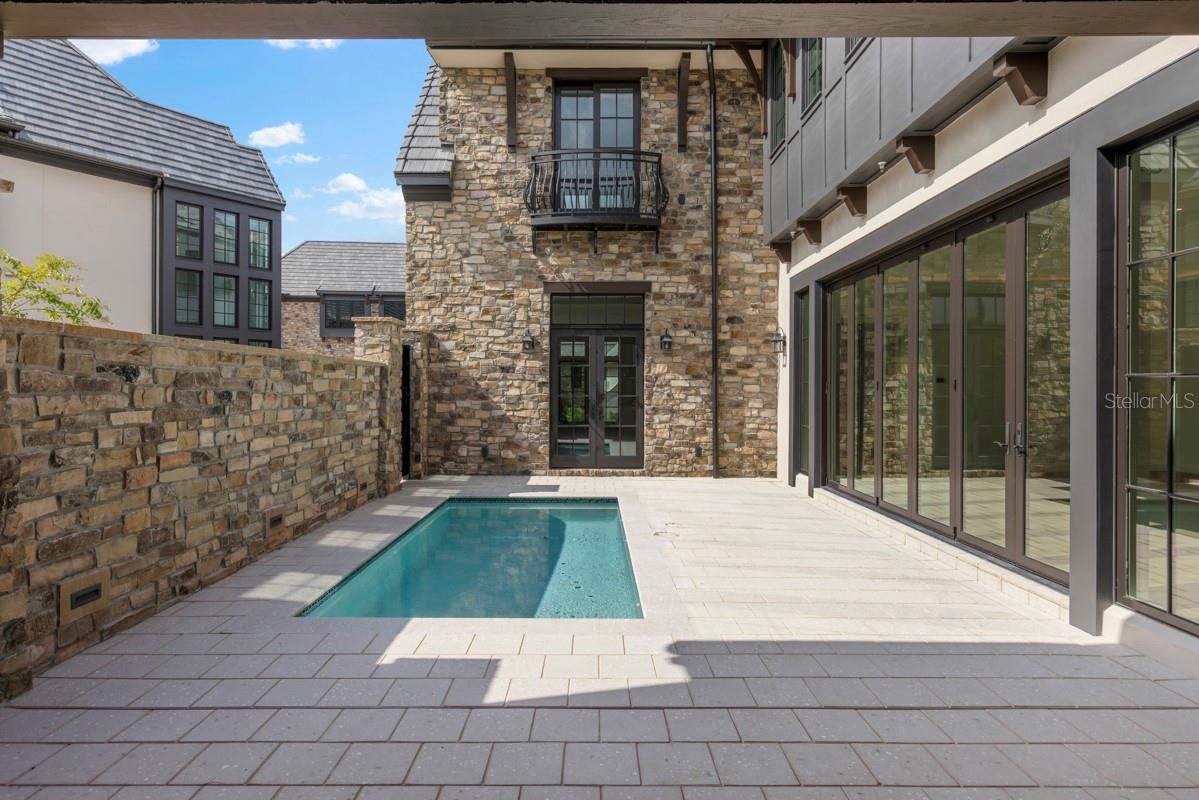 GOLDEN OAK FLORIAN PARK CONDOMINIUM - Residential