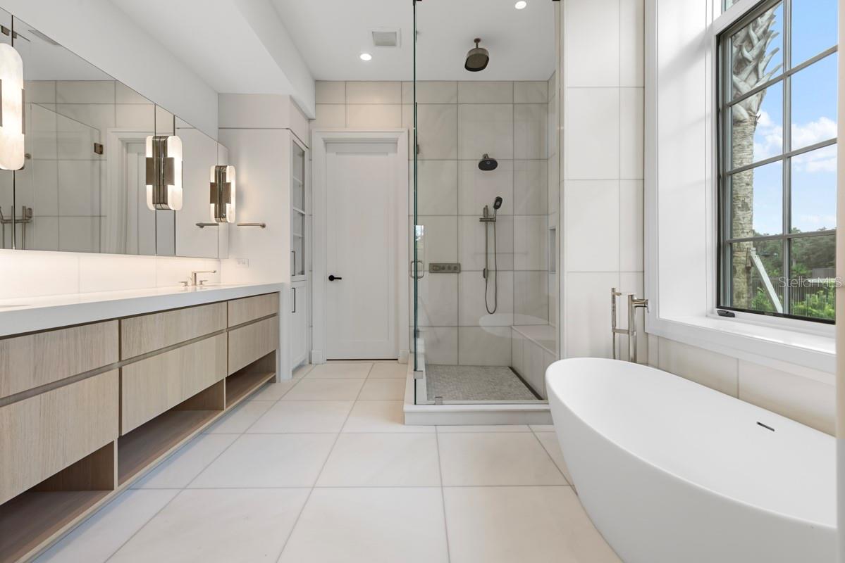 GOLDEN OAK FLORIAN PARK CONDOMINIUM - Residential