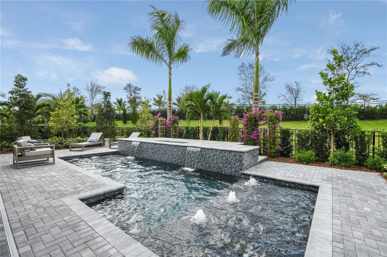 CRESSWIND LAKE WOOD RANCH - Residential