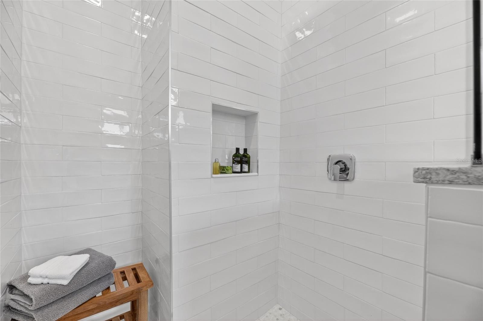 MIRABAY PH 3C-1 - Residential Lease