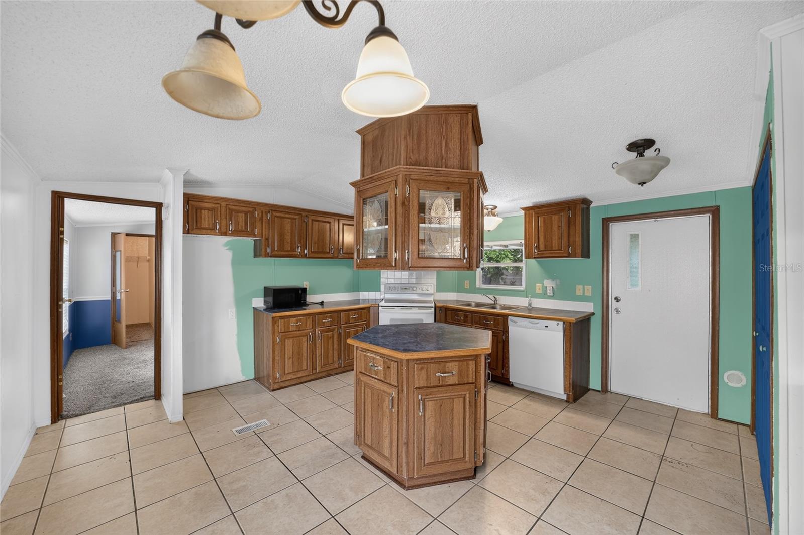 BELLEVIEW HILLS ESTATE - Residential