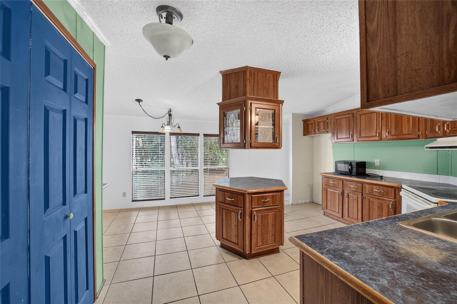 BELLEVIEW HILLS ESTATE - Residential
