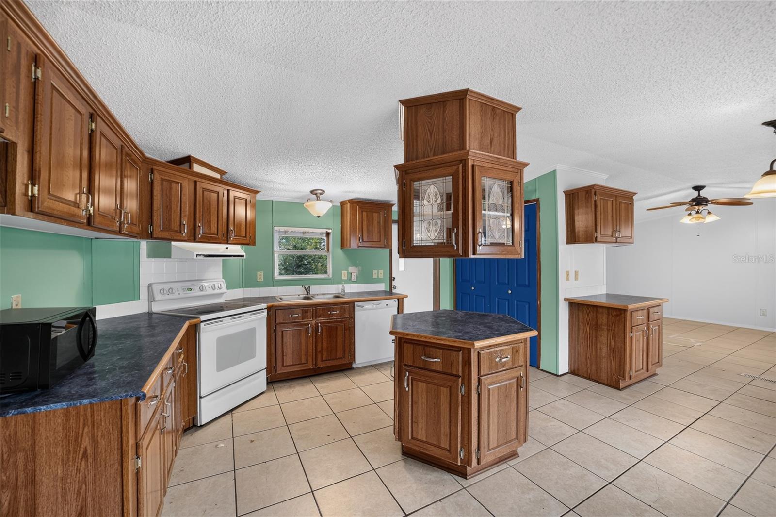 BELLEVIEW HILLS ESTATE - Residential