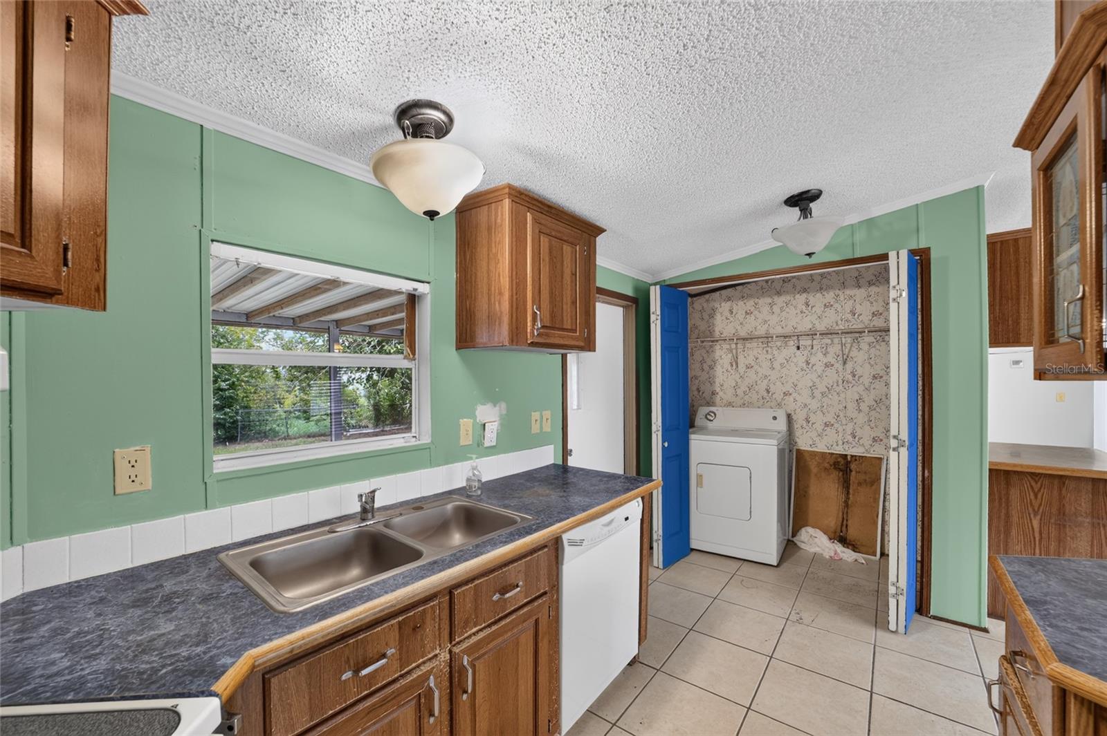 BELLEVIEW HILLS ESTATE - Residential