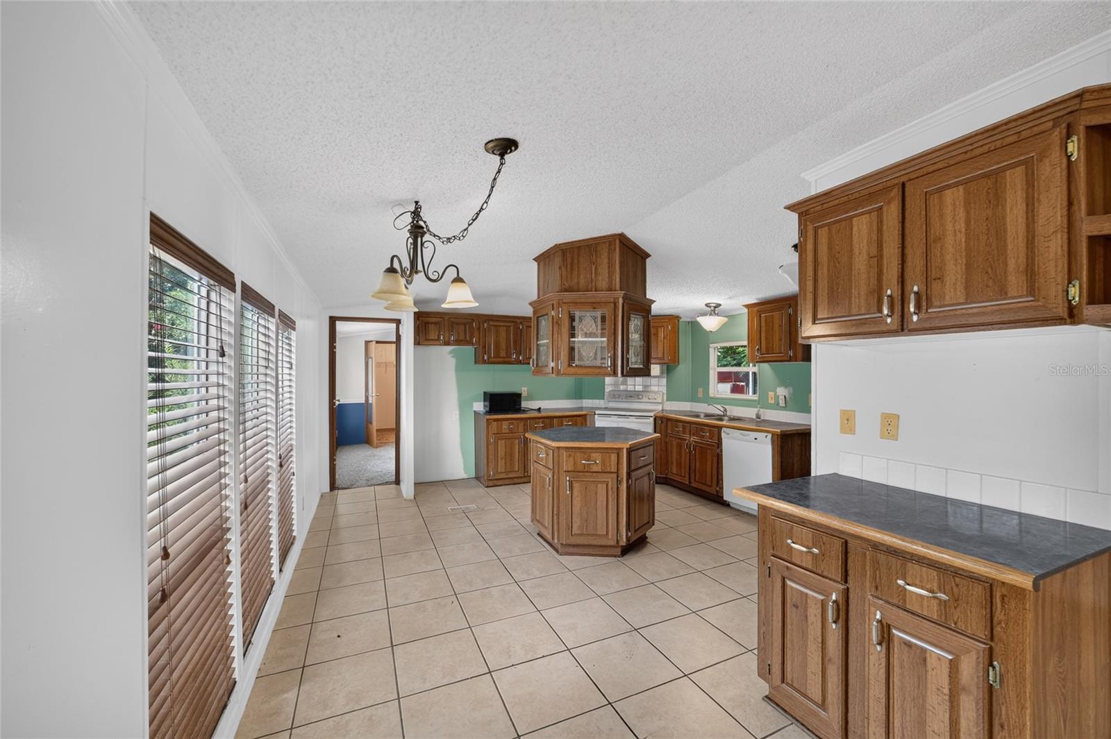 BELLEVIEW HILLS ESTATE - Residential