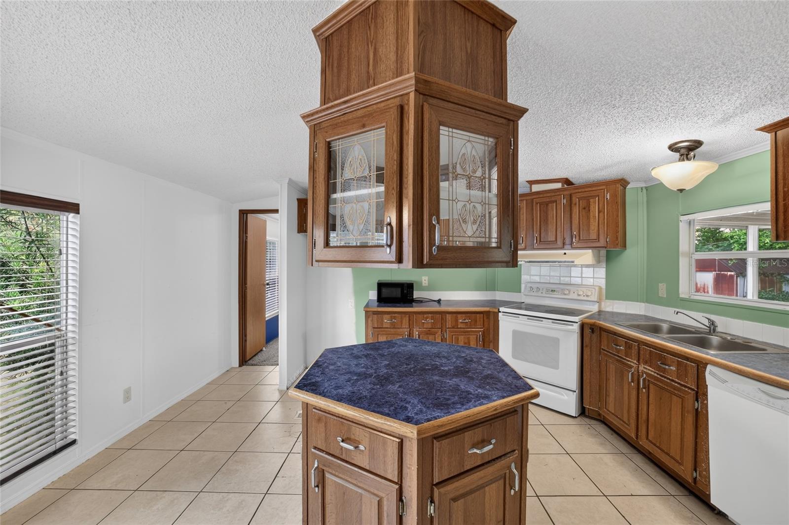 BELLEVIEW HILLS ESTATE - Residential