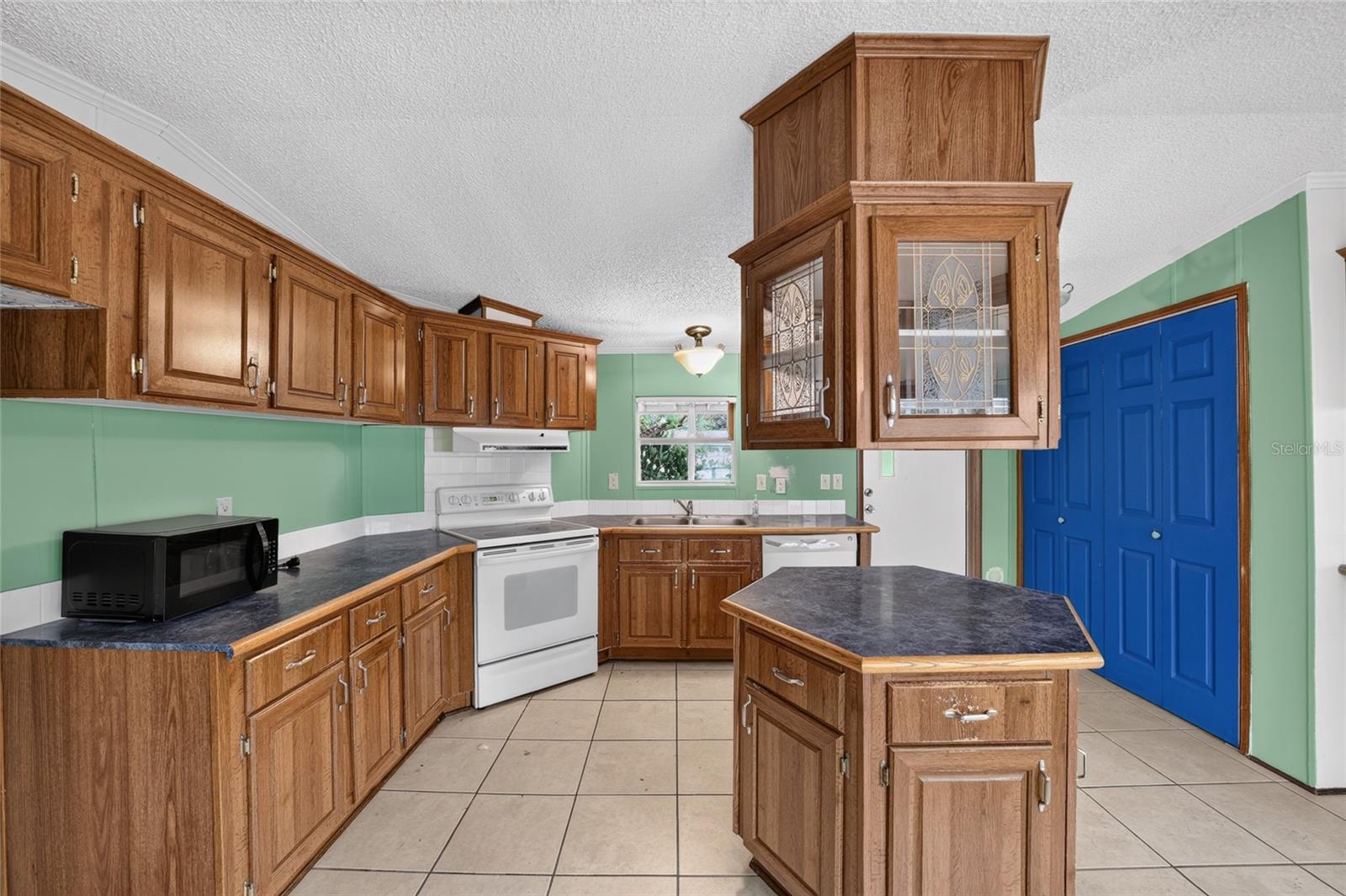 BELLEVIEW HILLS ESTATE - Residential