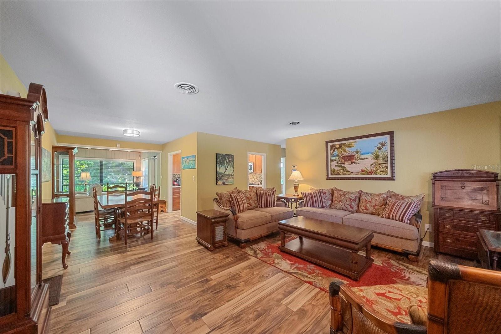 SOUTH GATE - Residential