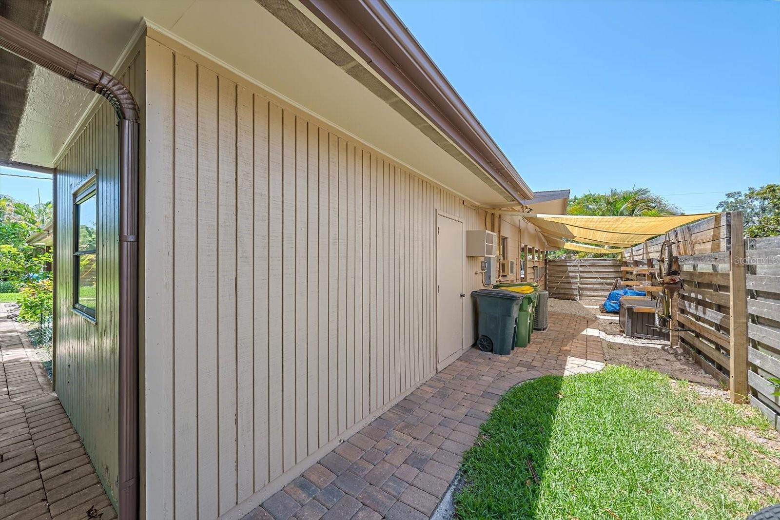 SOUTH GATE - Residential