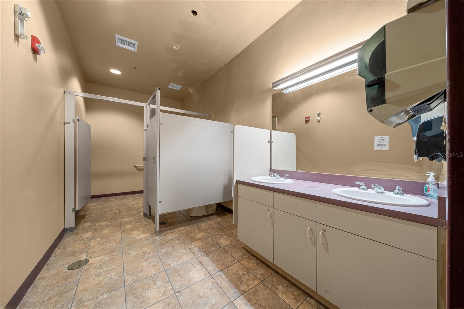 LEESBURG BLANMAY - Commercial Sale