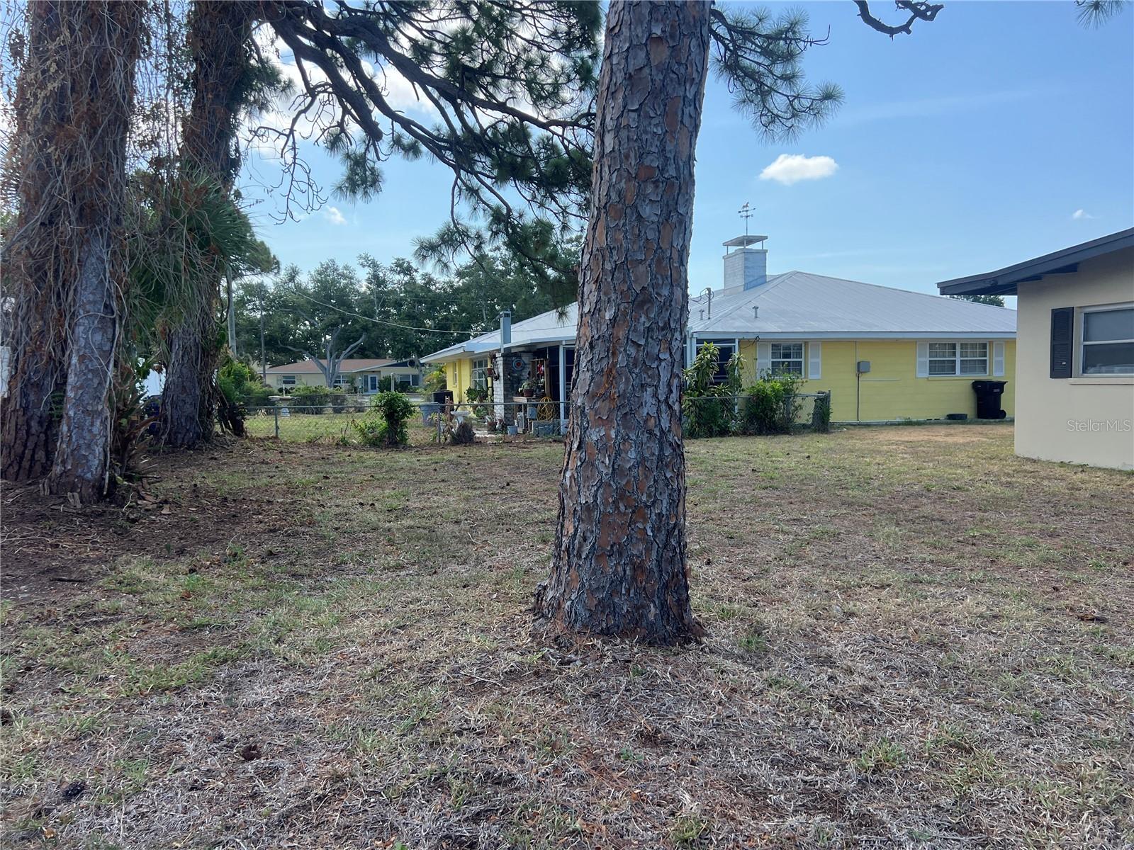 BEACH MANOR - Residential