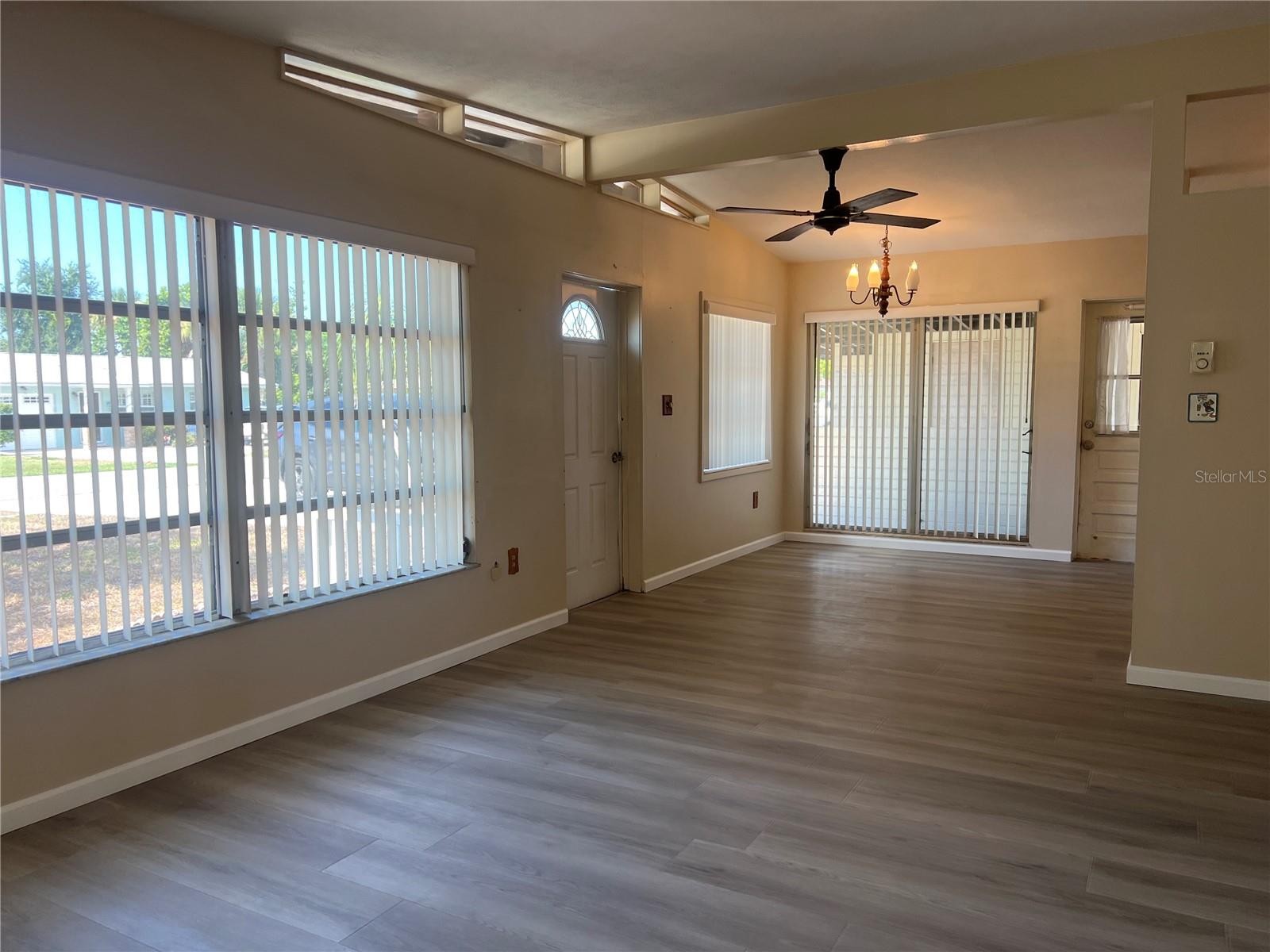 BEACH MANOR - Residential