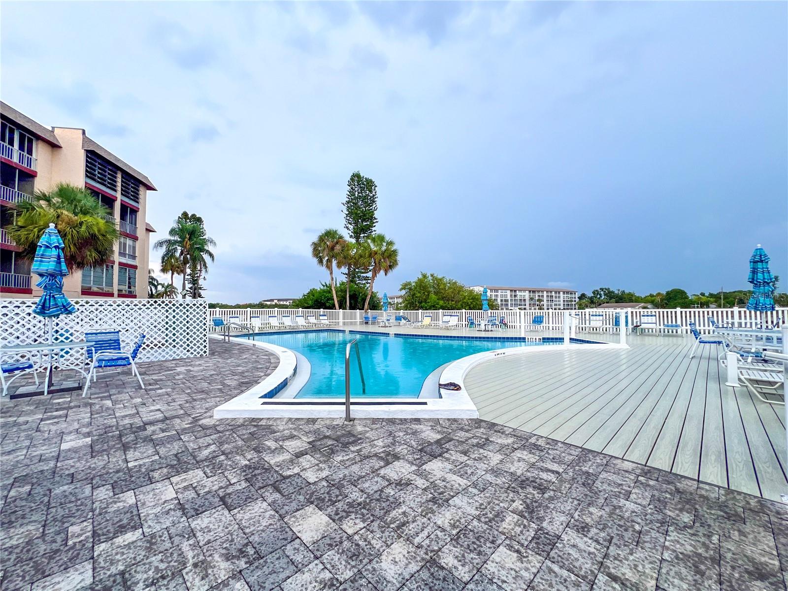 BAYSHORE ON THE LAKE APTS SEC 1 - Residential