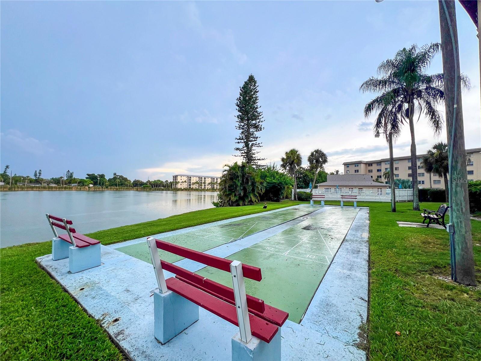 BAYSHORE ON THE LAKE APTS SEC 1 - Residential