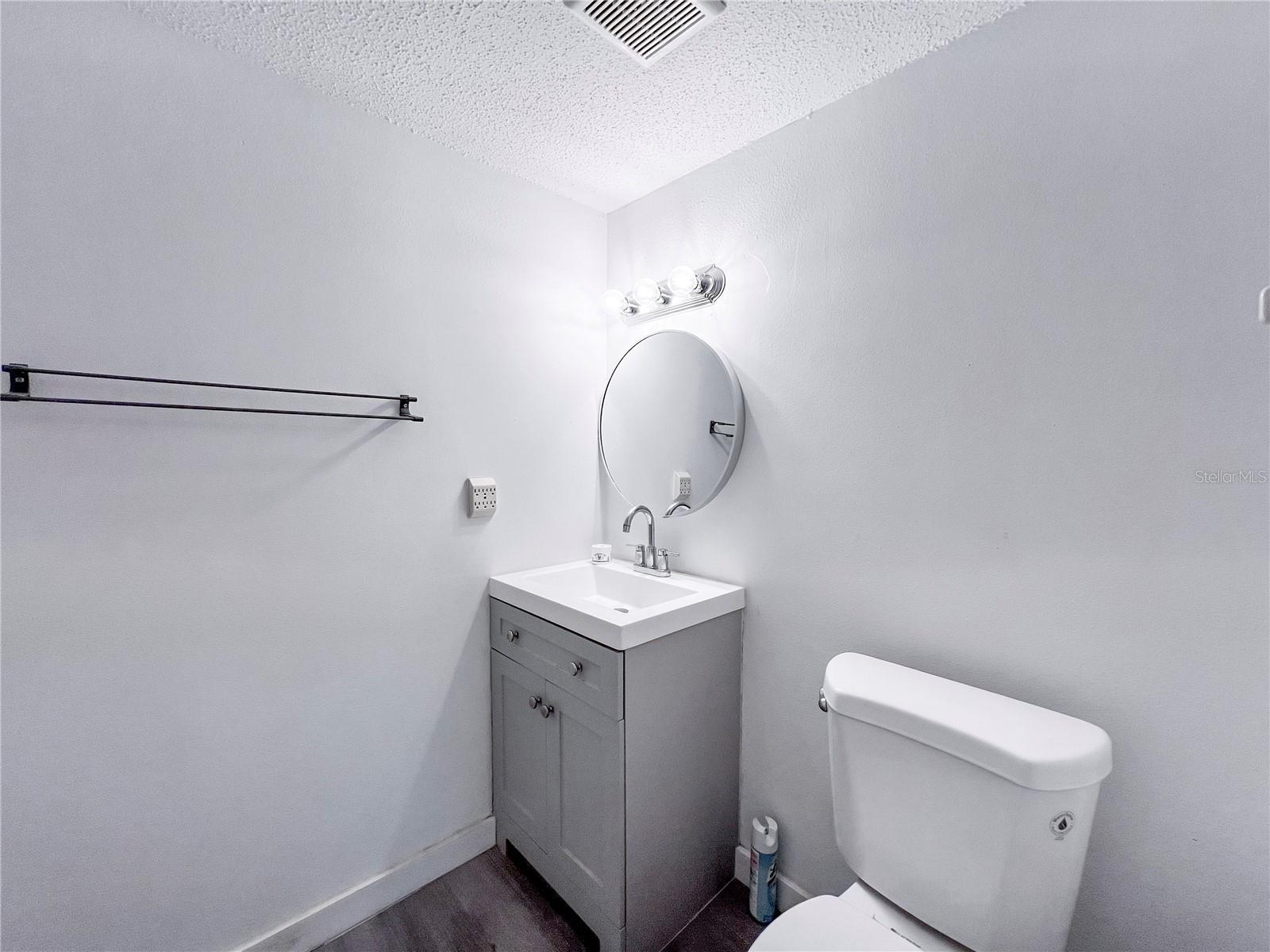 BAYSHORE ON THE LAKE APTS SEC 1 - Residential