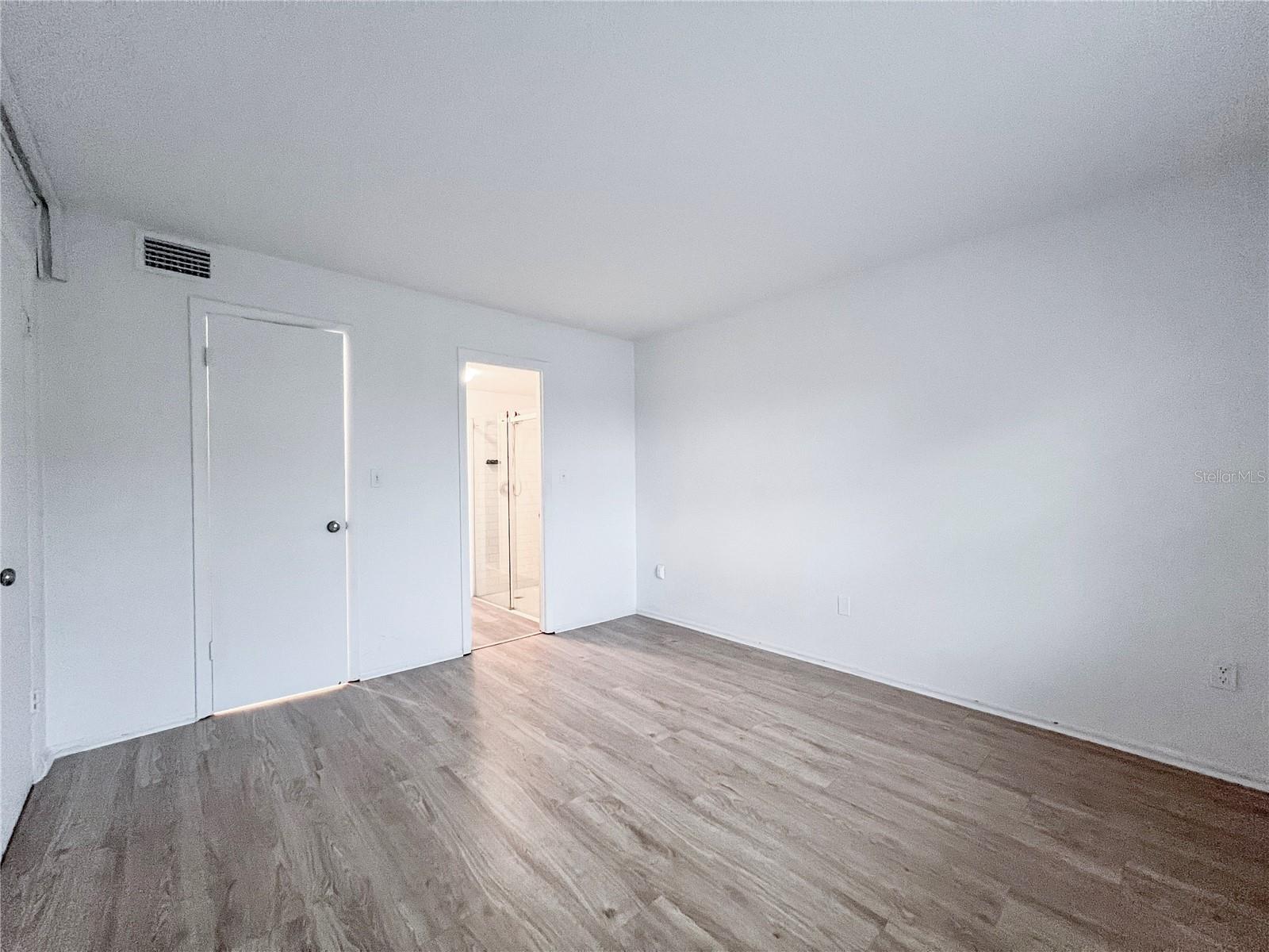 BAYSHORE ON THE LAKE APTS SEC 1 - Residential