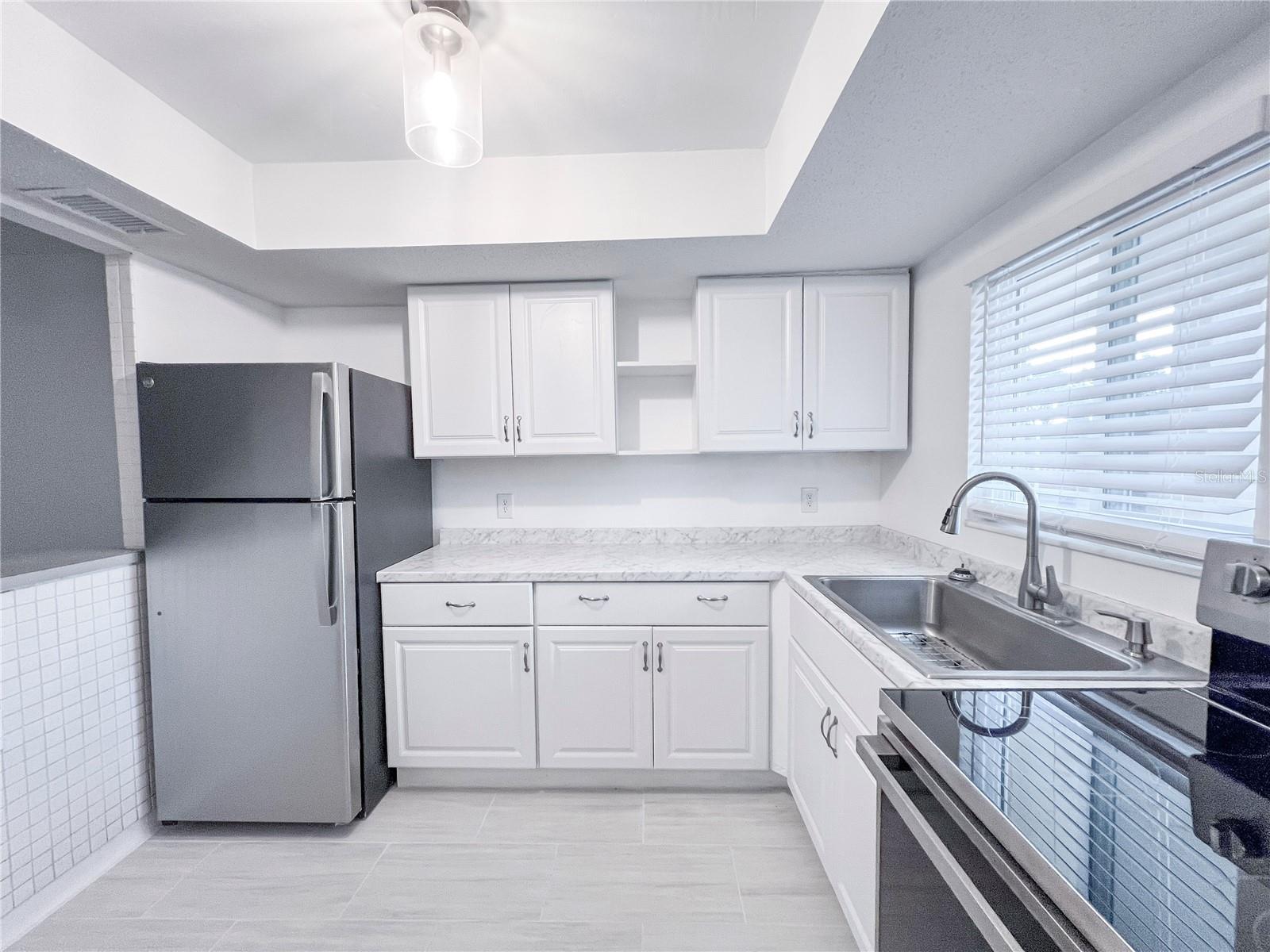 BAYSHORE ON THE LAKE APTS SEC 1 - Residential