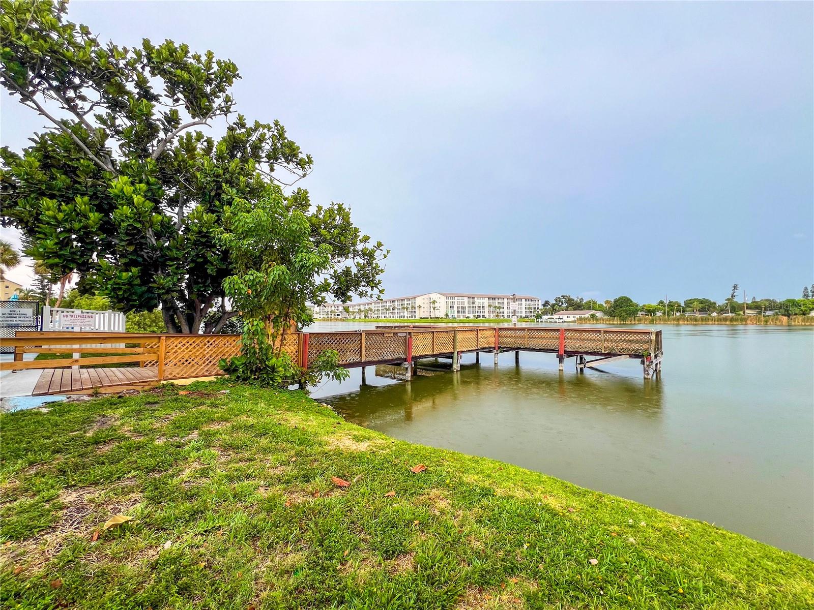 BAYSHORE ON THE LAKE APTS SEC 1 - Residential