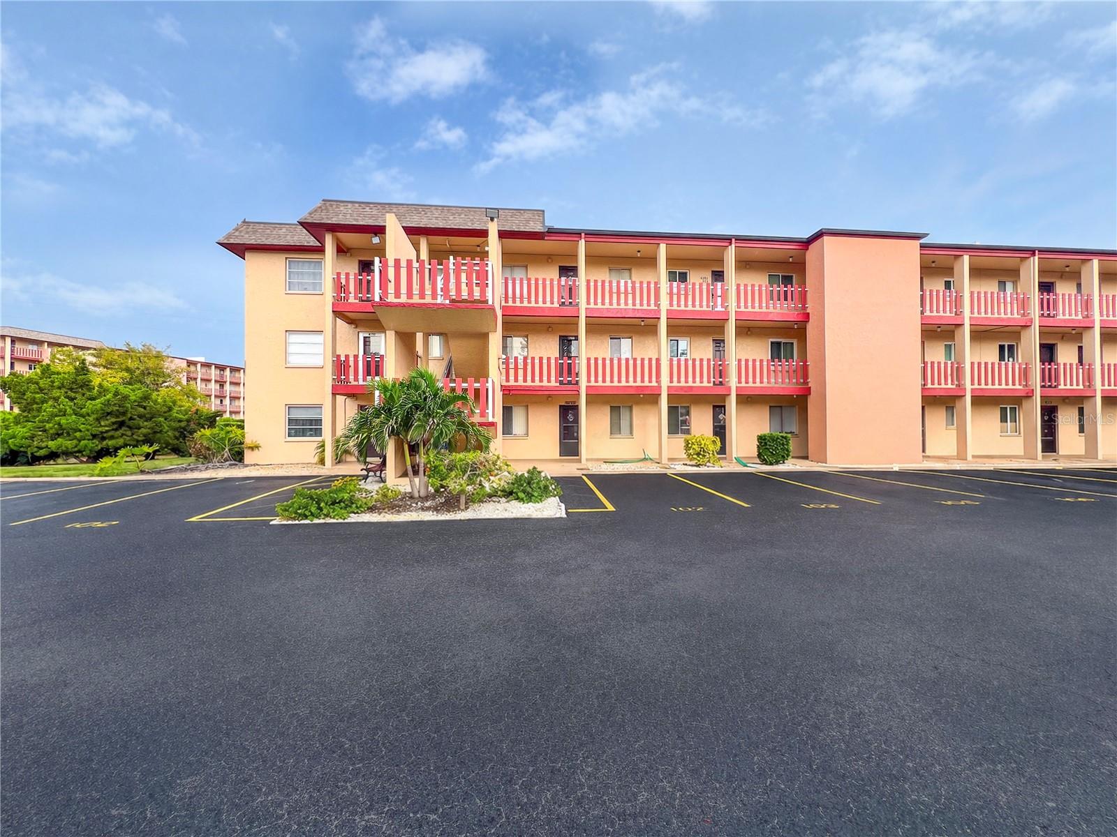 BAYSHORE ON THE LAKE APTS SEC 1 - Residential