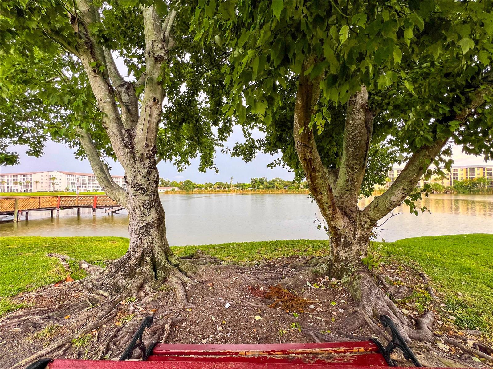 BAYSHORE ON THE LAKE APTS SEC 1 - Residential