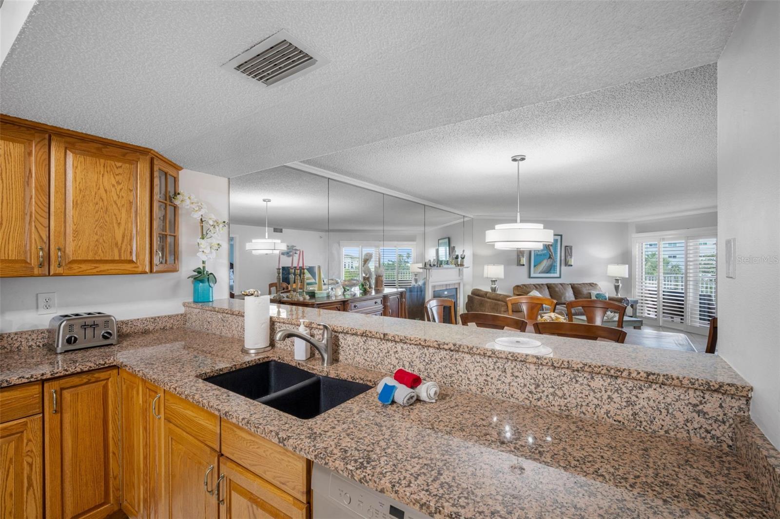 BEACH COTTAGE CONDO - Residential