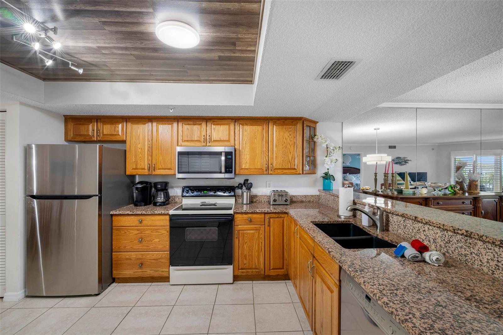 BEACH COTTAGE CONDO - Residential