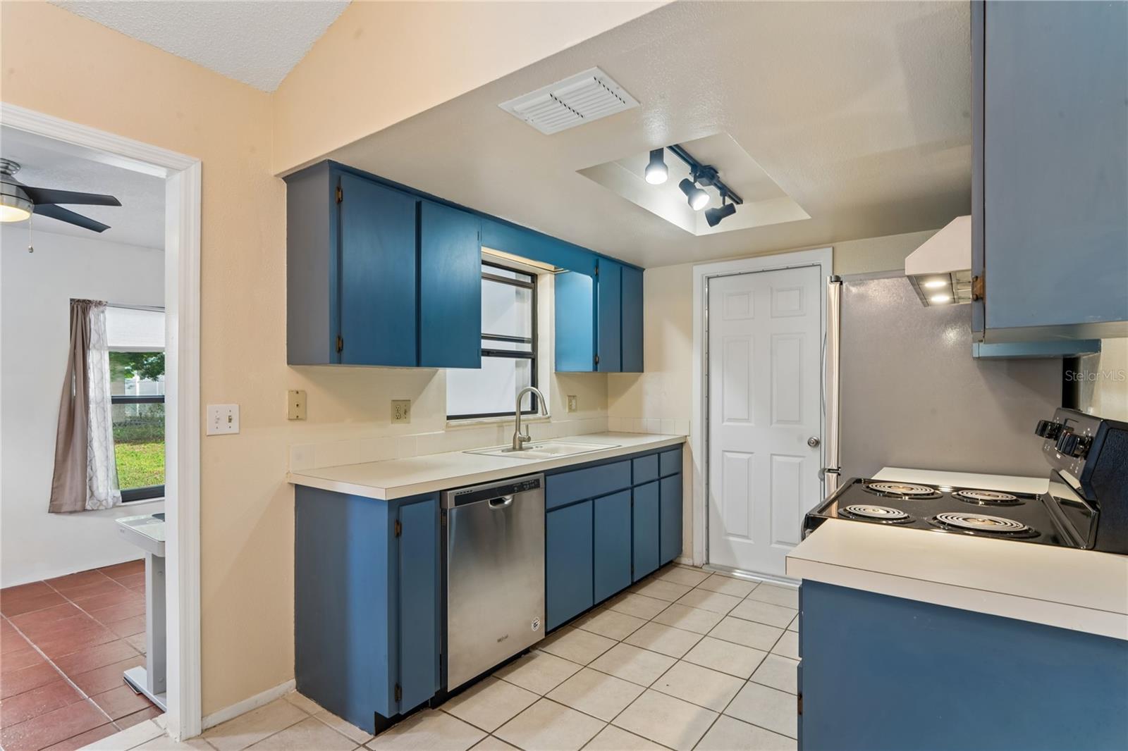 HOLIDAY LAKES WEST - Residential