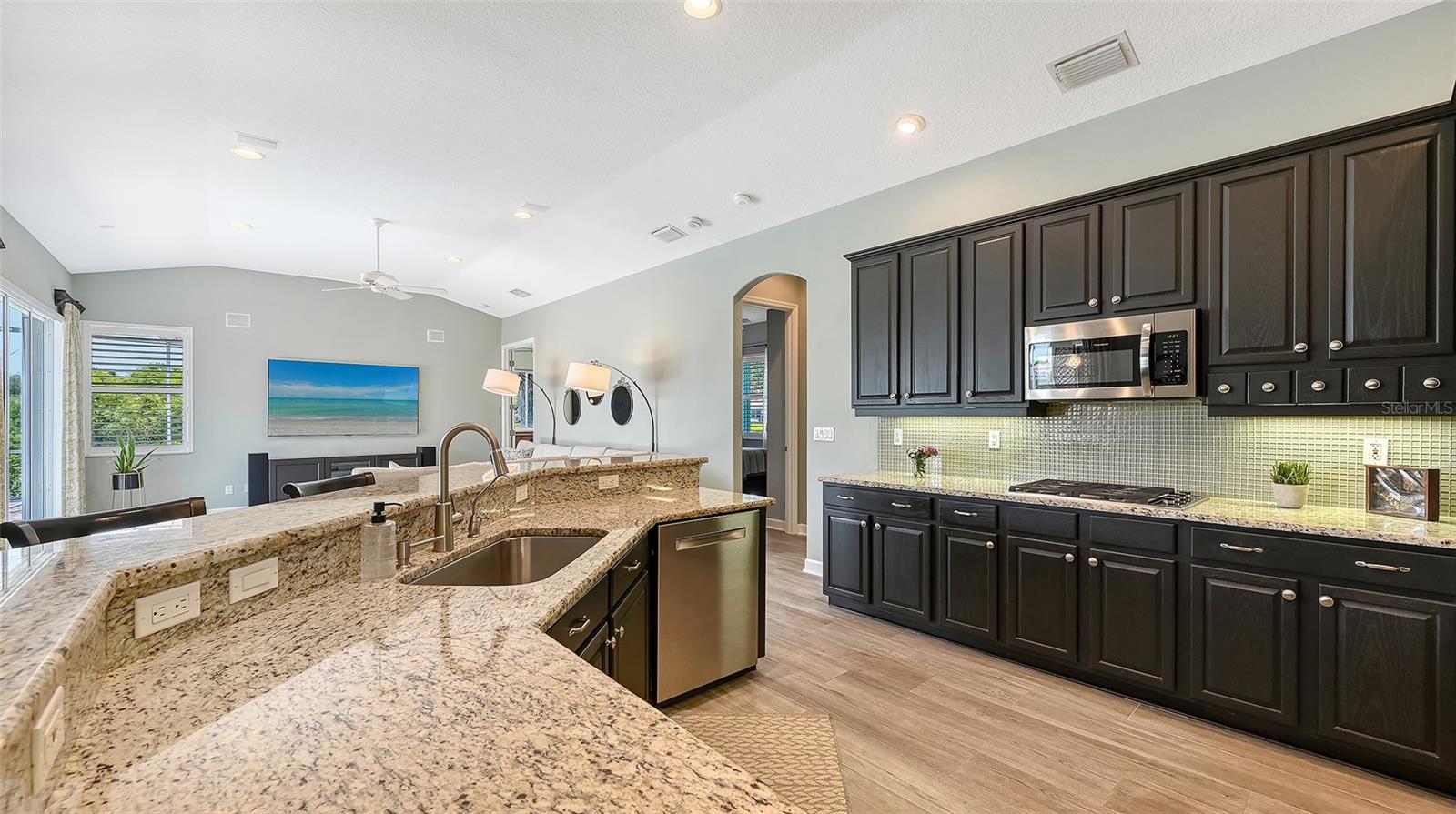 THE HAMPTONS - Residential