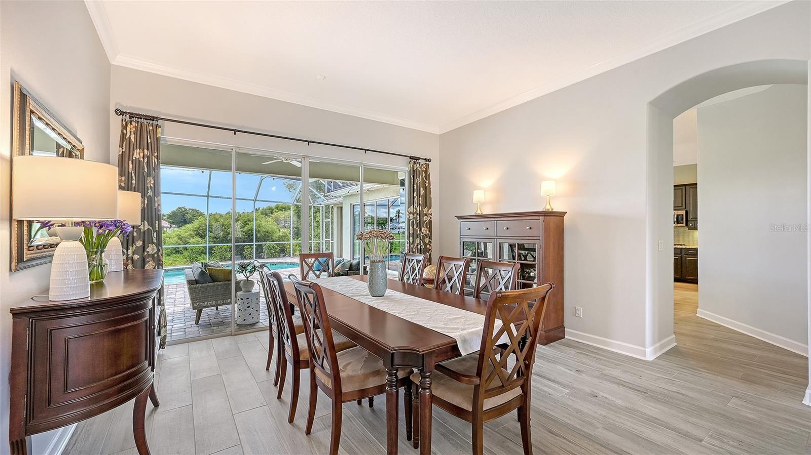 THE HAMPTONS - Residential