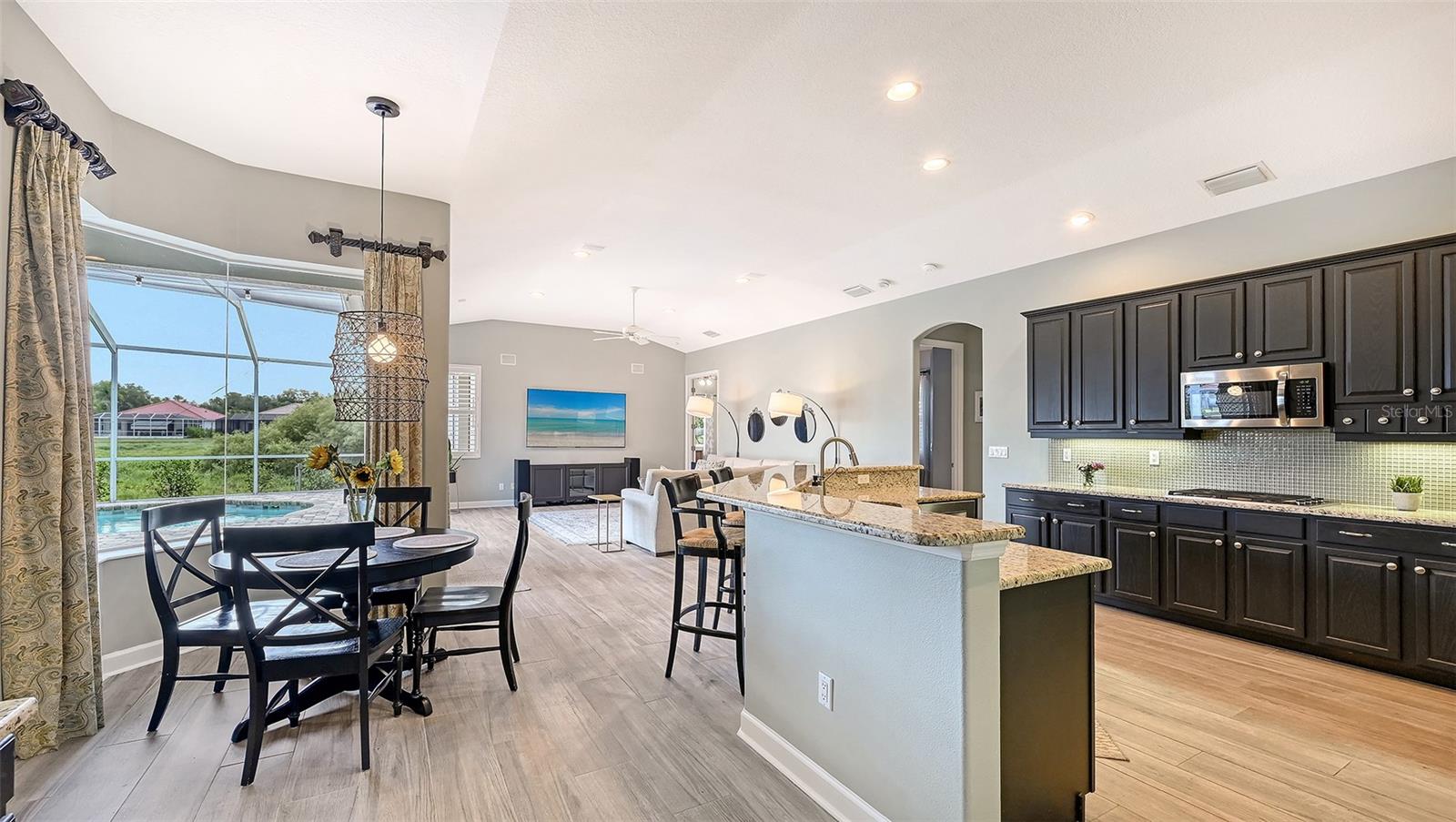 THE HAMPTONS - Residential