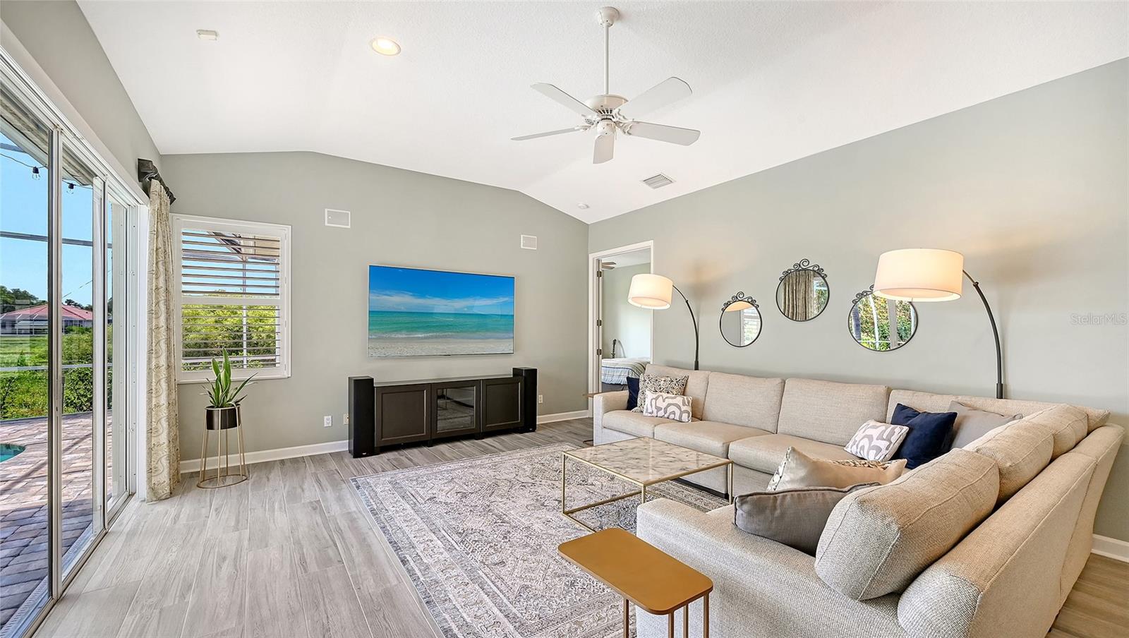 THE HAMPTONS - Residential