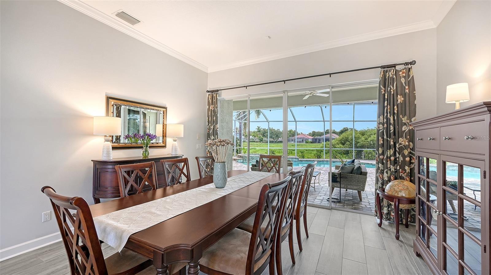 THE HAMPTONS - Residential