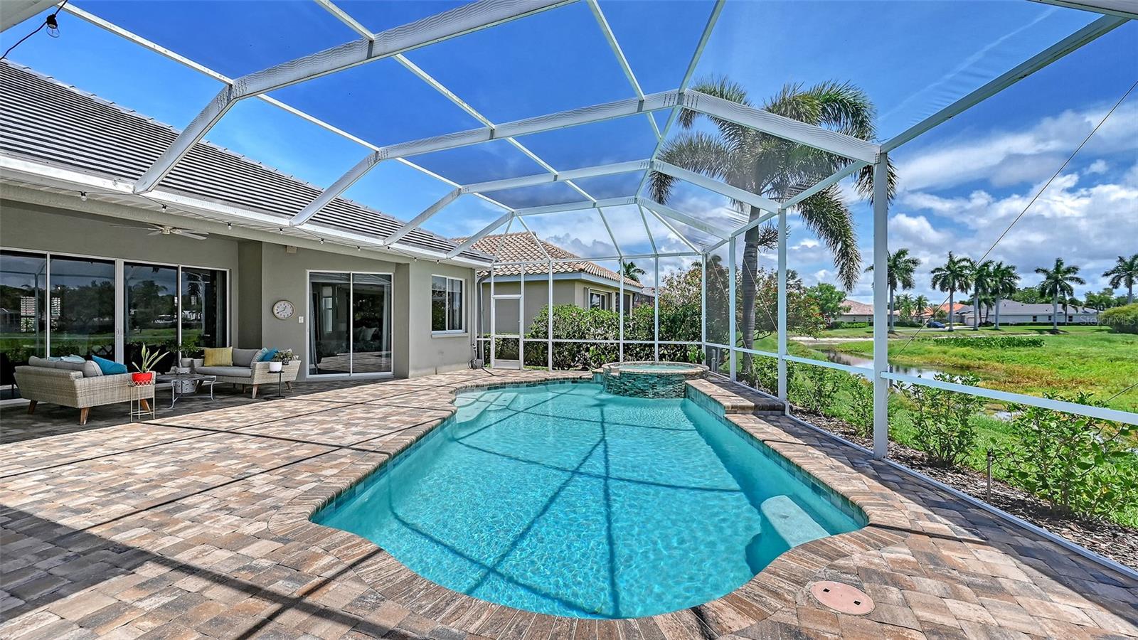 THE HAMPTONS - Residential