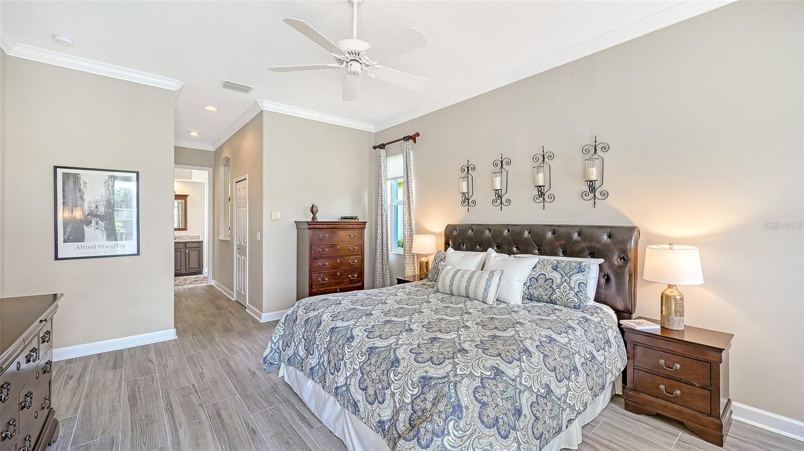 THE HAMPTONS - Residential
