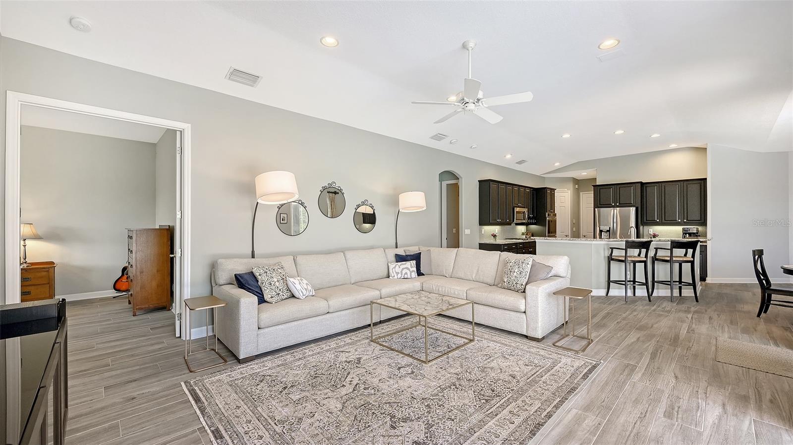 THE HAMPTONS - Residential