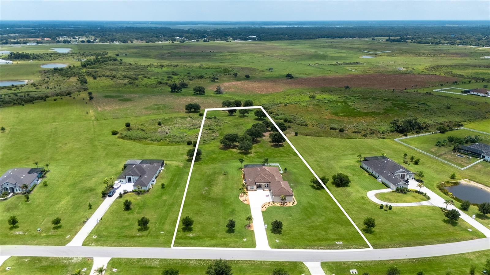 HAMPTON LAKES - Residential
