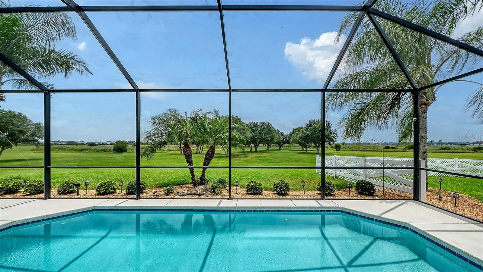 HAMPTON LAKES - Residential