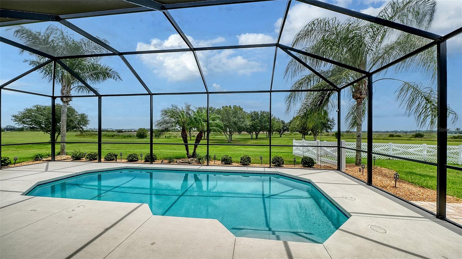 HAMPTON LAKES - Residential